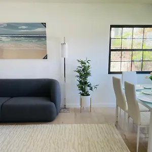 Beachside Haven: 2br Vacation With Kitchen & Laundry Holiday home